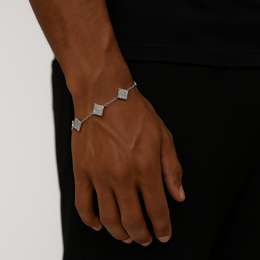 Iced Clover Armband - Weissgold – hochwertiger Unisex Schmuck aus Weißgold mit Zirkonia | wasserfest & langlebig – Velorys